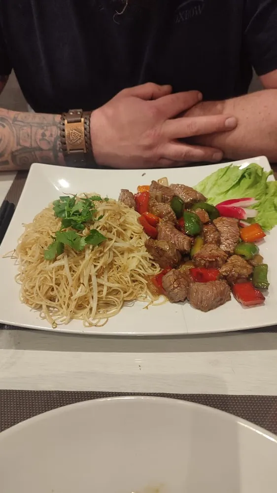 Boeuf Luc Lac Et Nouilles Sautées